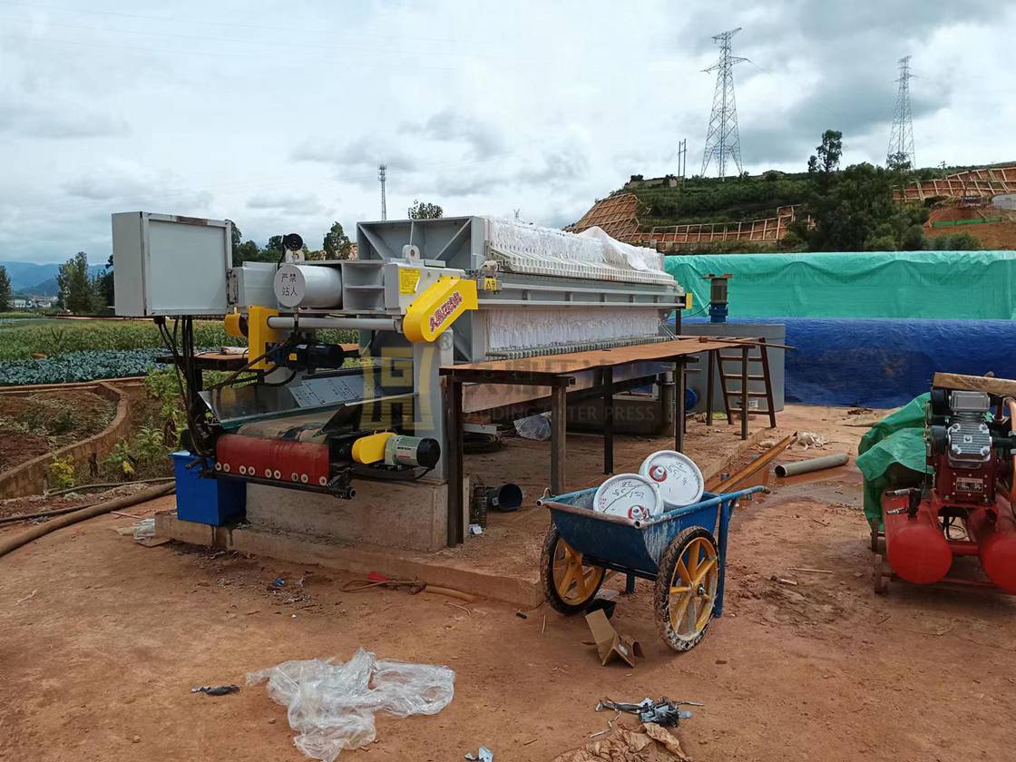 云南省打樁污泥處理，使用100平方皮帶輸送一體壓濾機一臺 (2).jpg