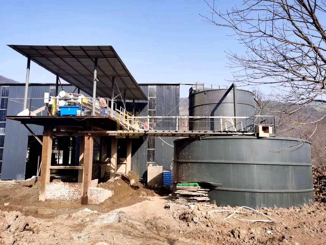 應用于機制砂現場，處理洗砂污水，使用500平方壓濾機一臺 (2).jpg
