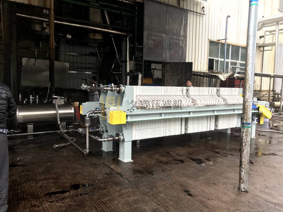 某化妝品行業使用70平方自動拉板密閉式壓濾機一臺 (2).jpg