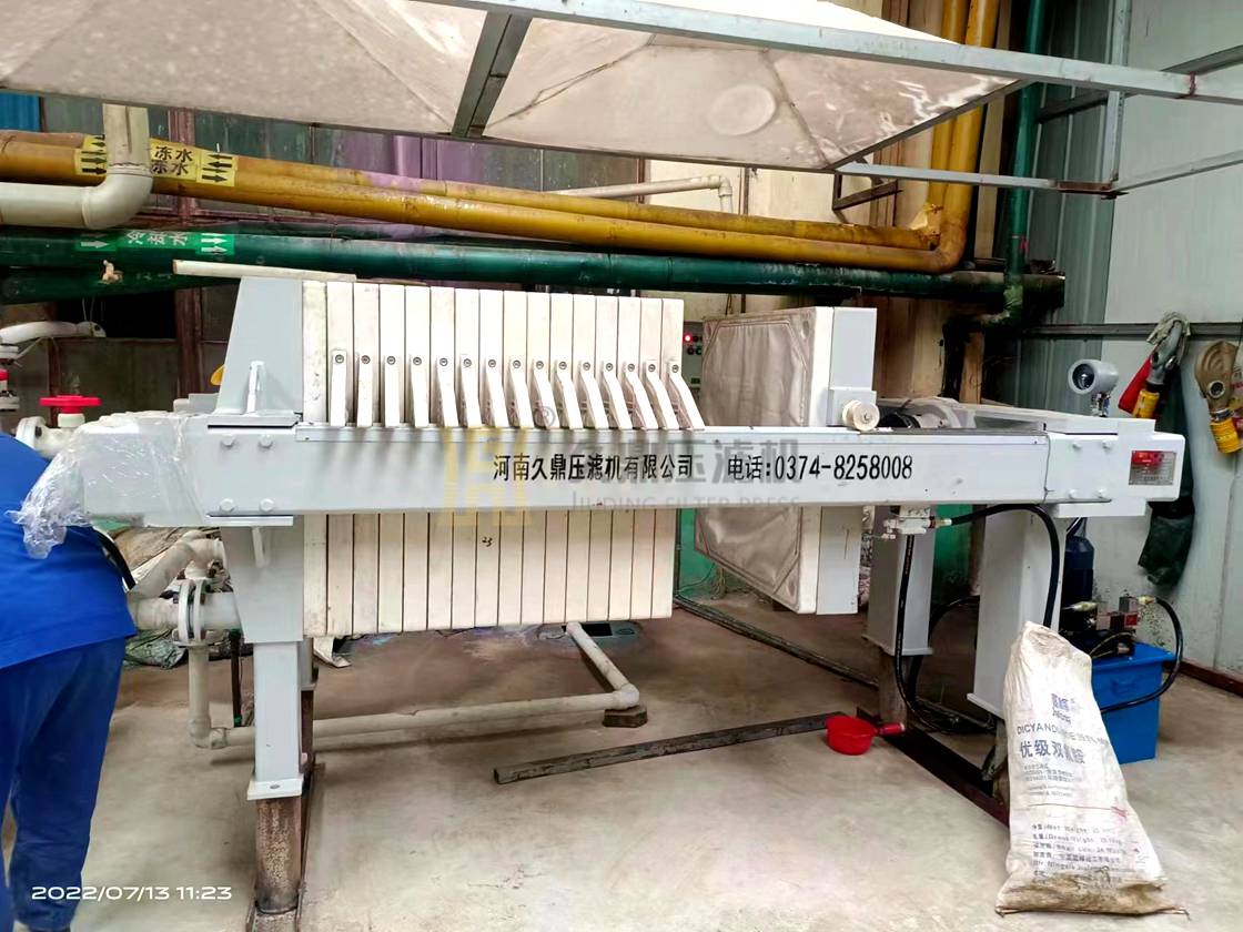 制藥行業(yè)使用30平方自動拉板密閉式壓濾機(jī)一臺 (2).jpg